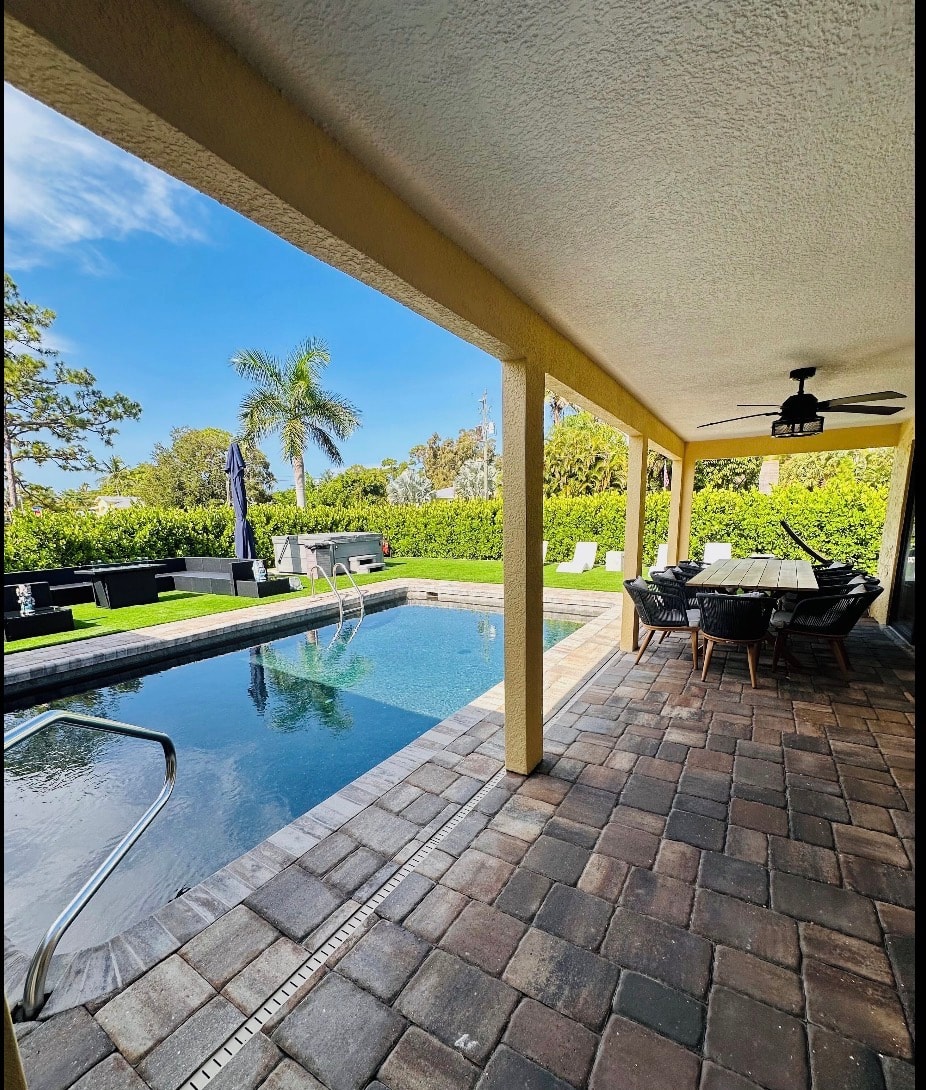 Eric's House covered patio overlooking pool