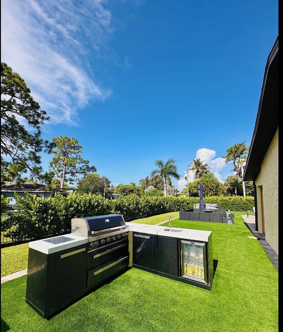 Eric's House outdoor kitchen and grill